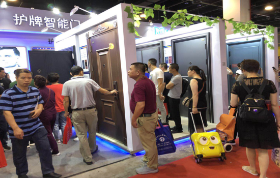 現(xiàn)場(chǎng)直擊——護(hù)牌智能門智能家居亮相永康門博會(huì)